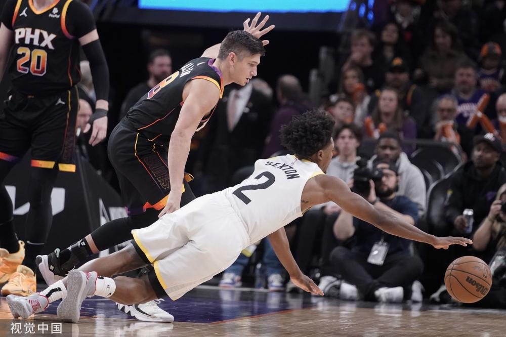 他的表现日 他的表现日